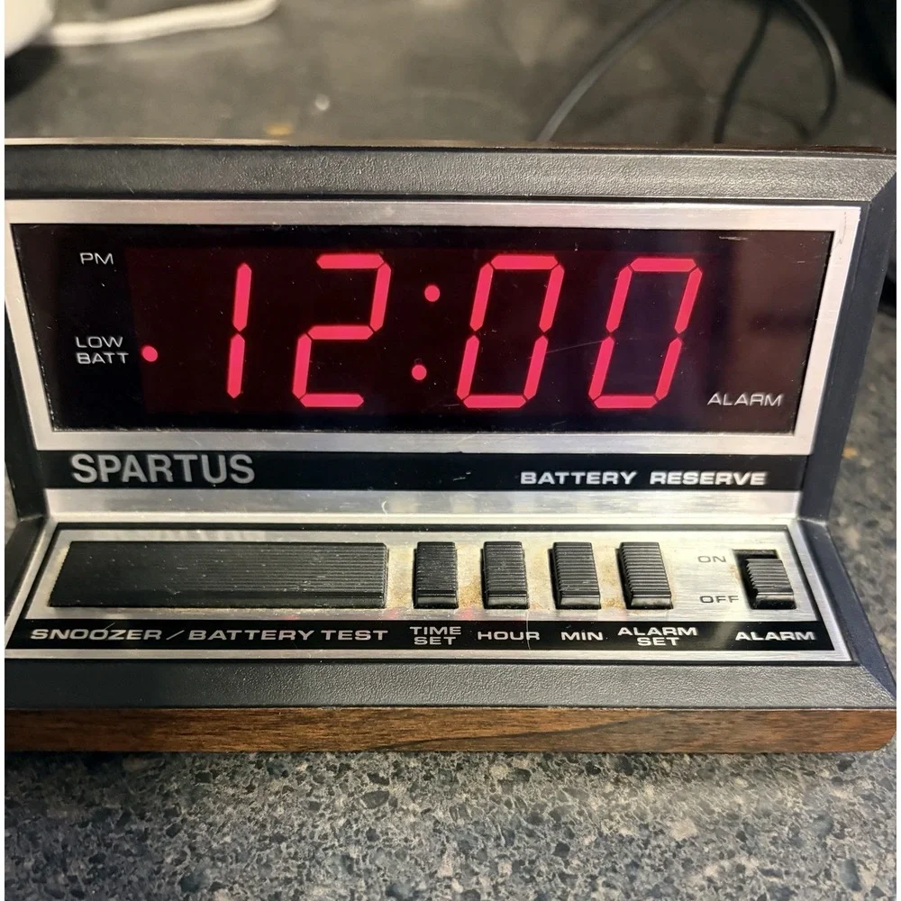 Vintage Spartus Electronic‎ Digital Alarm Clock Model 526N Hi Tech #1140 TESTED!